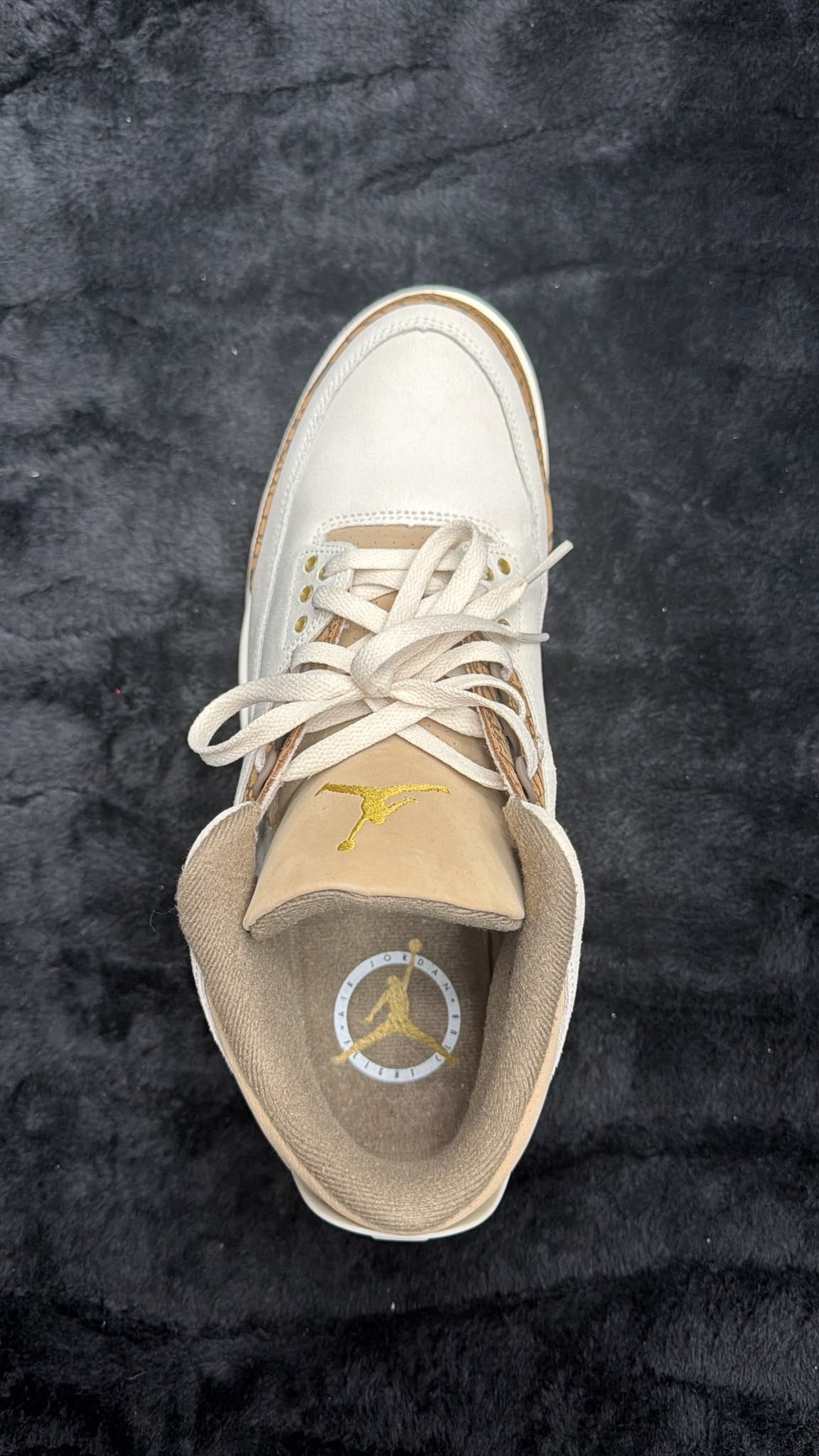 3 Retro 'Palomino'
