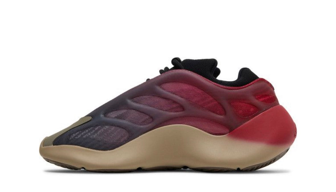 Yeezy 700 Fade  Carbón