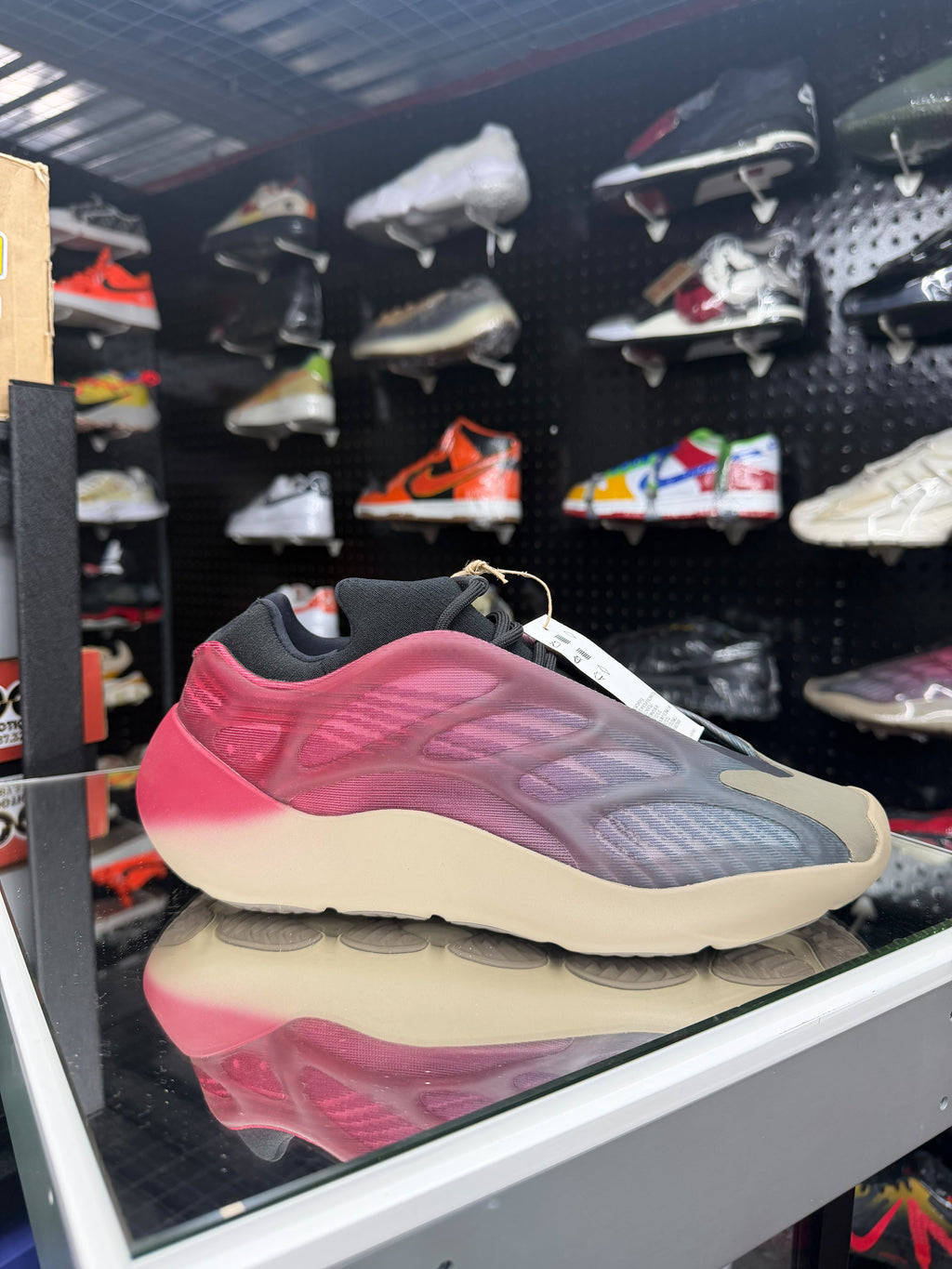 Yeezy 700 Fade  Carbón