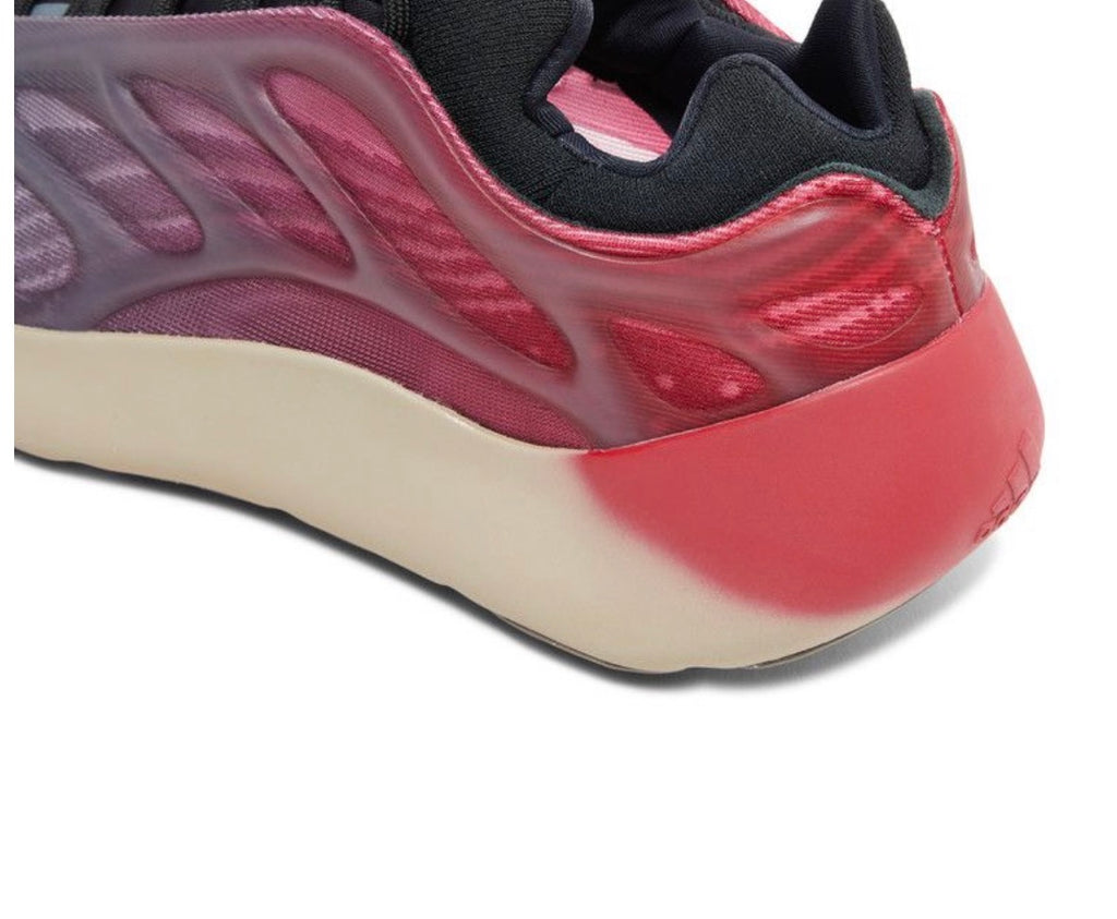 Yeezy 700 Fade  Carbón