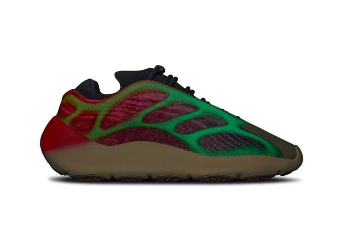 Yeezy 700 Fade  Carbón