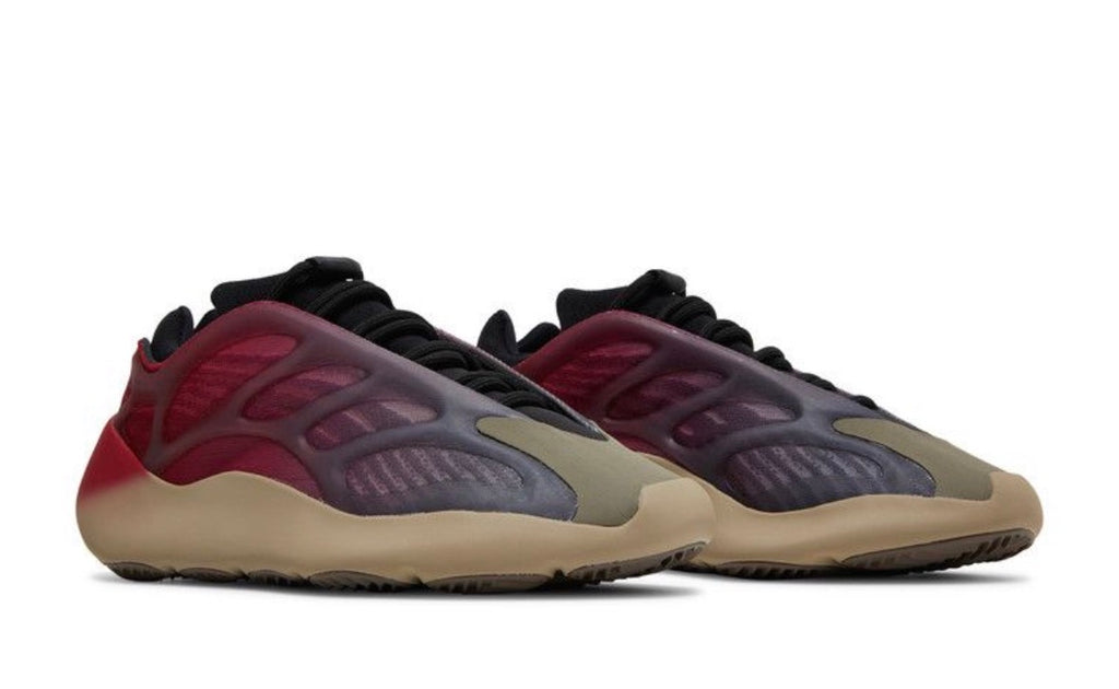 Yeezy 700 Fade  Carbón