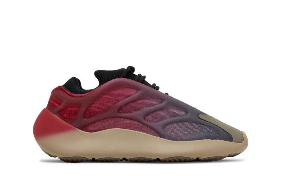 Yeezy 700 Fade  Carbón